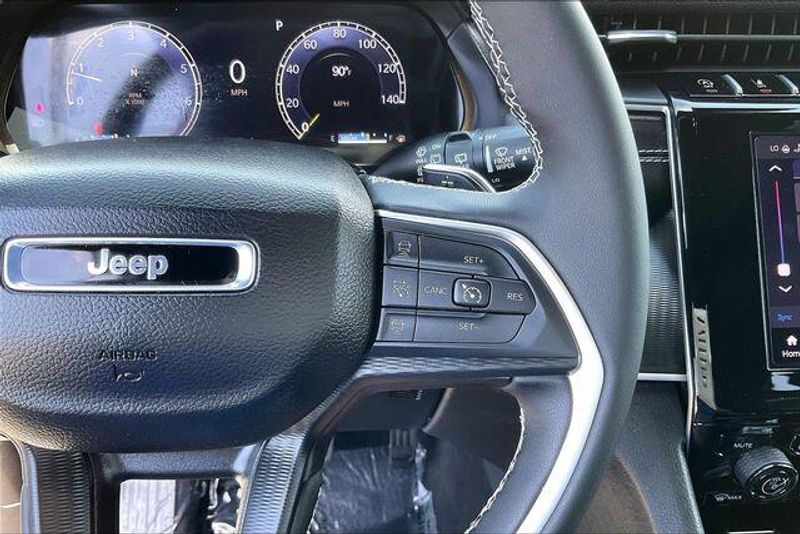 Used 2025 Jeep Grand Cherokee L LaredoImage 19