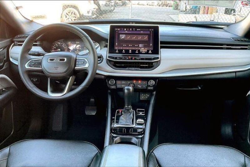 Used 2025 Jeep Compass LimitedImage 15