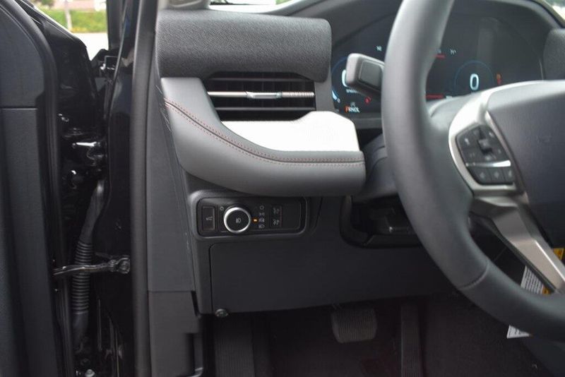 New 2025 Ford Explorer ActiveImage 17