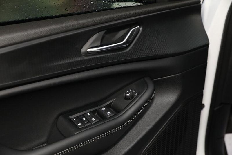 2025 Jeep Grand Cherokee Altitude 4x2Image 15