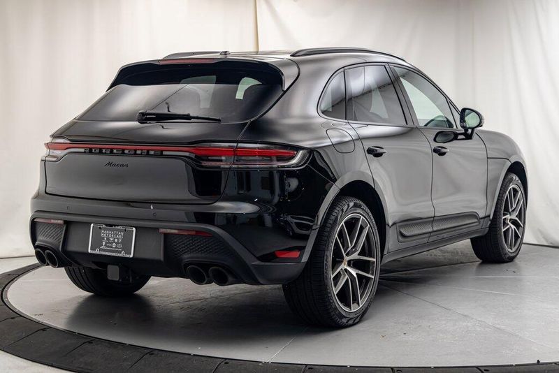 2024 Porsche Macan BaseImage 5