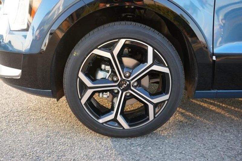 New 2025 Kia Niro EXImage 7