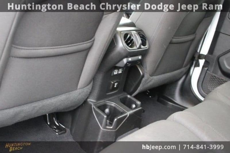 2022 Jeep Wrangler Unlimited SaharaImage 37