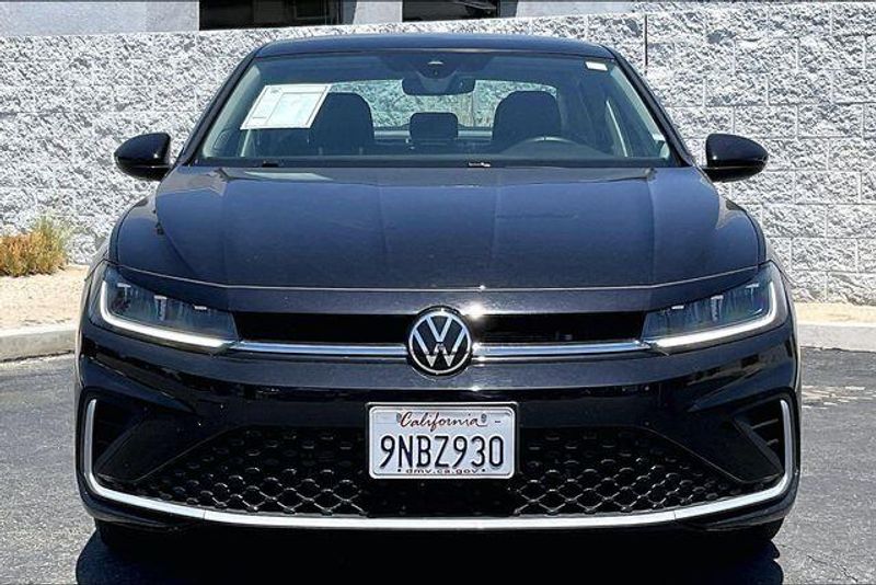 Used 2025 Volkswagen Jetta 1.5T SEImage 2