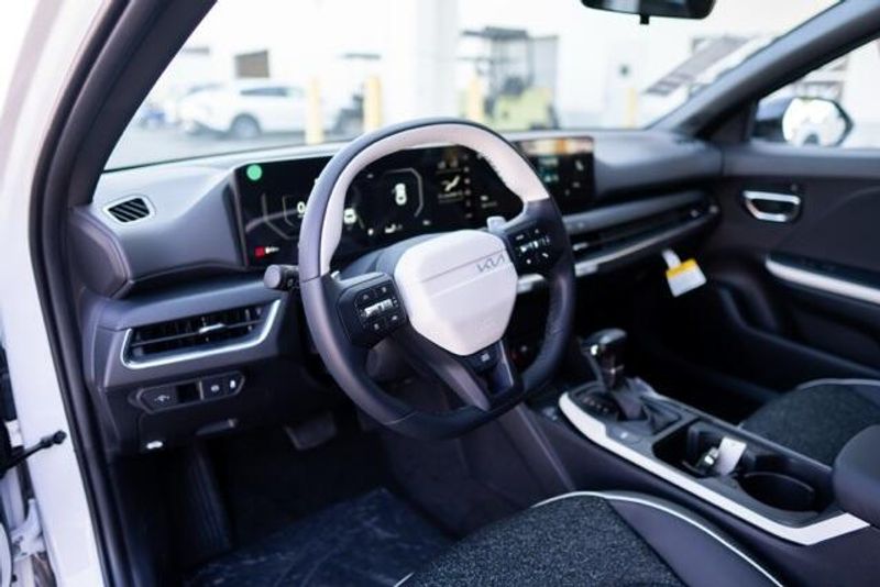 New 2025 Kia K4 GT-LineImage 10