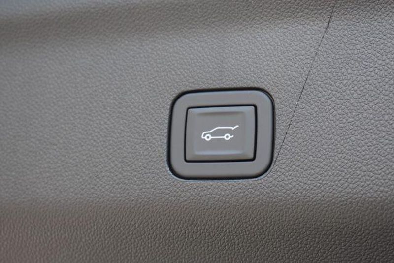 New 2026 Chevrolet Suburban PremierImage 25