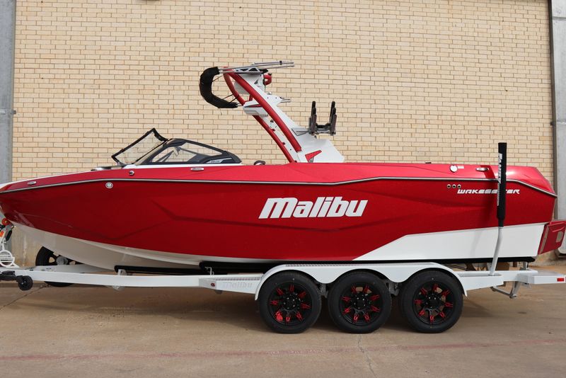 2025 MALIBU 25 LSV 