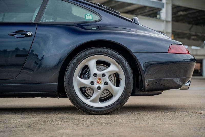 1995 Porsche 911 Carrera 4Image 6