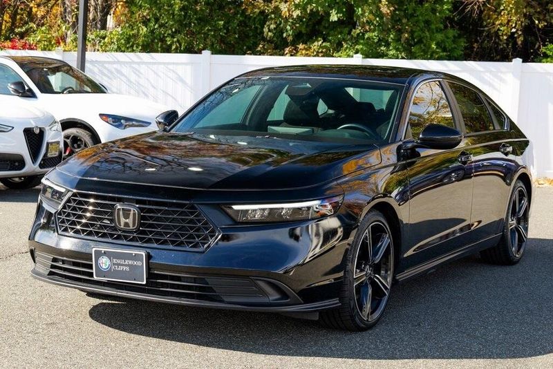 2023 Honda Accord Hybrid Sport photo 2