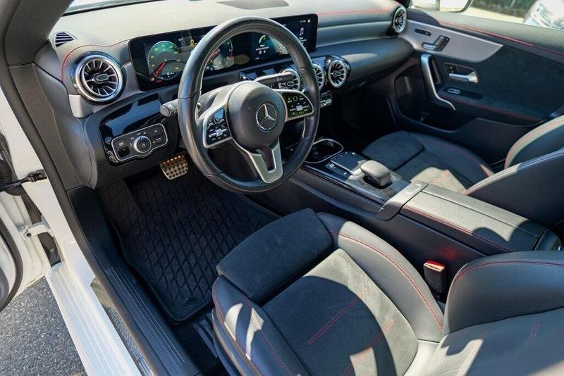 2022 Mercedes Benz CLA 250 photo 18