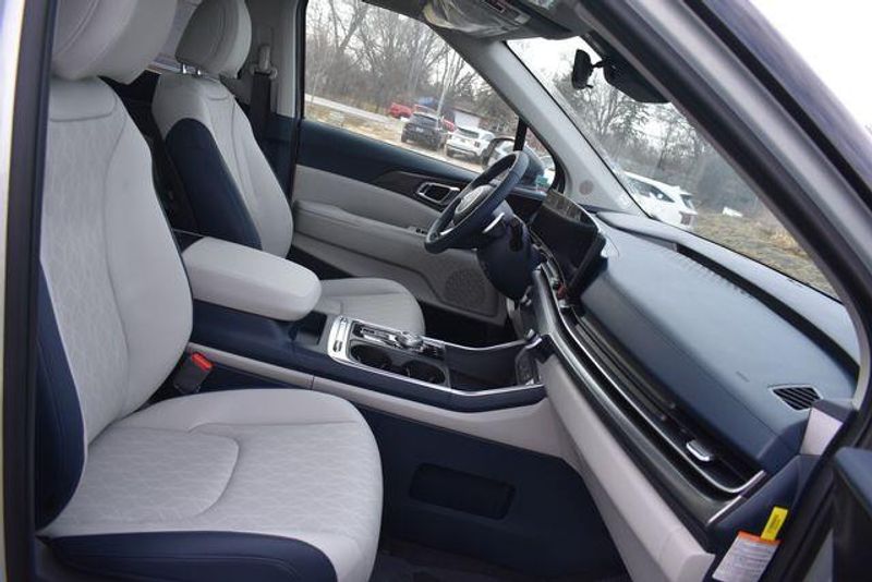 New 2026 Kia Carnival Hybrid SXImage 15