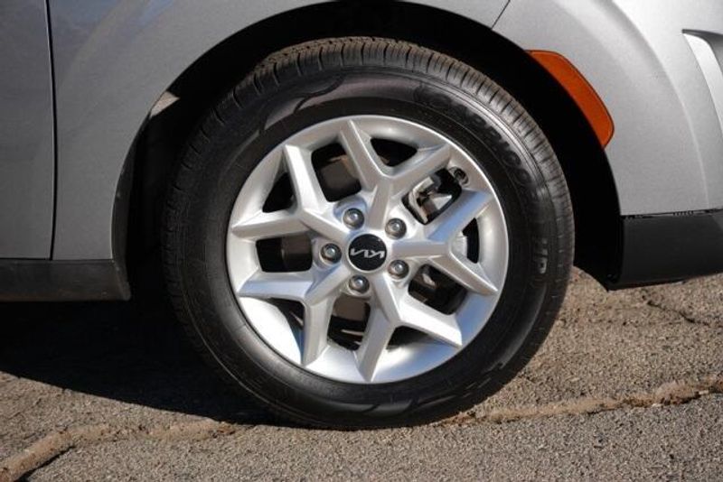 Used 2023 Kia Soul LXImage 9