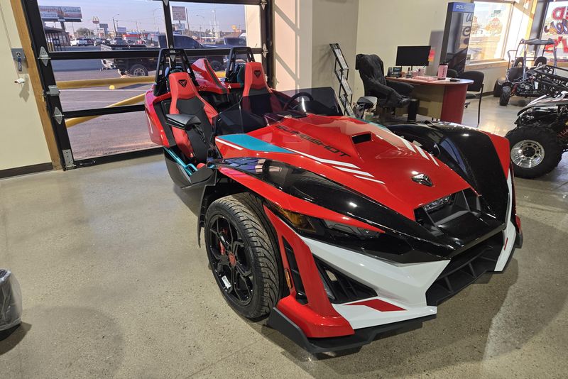 2025 POLARIS SLINGSHOT 10 AUTODRIVE RADIANT RED PEARL 