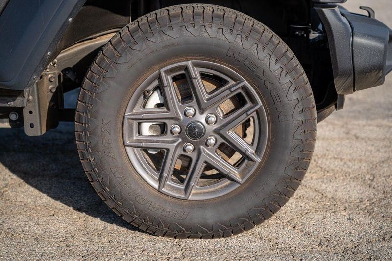 Used 2025 Jeep Wrangler Sport SImage 9