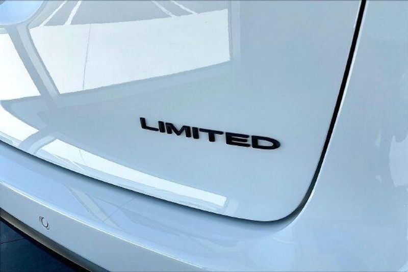 New 2027 Chrysler Pacifica LimitedImage 11