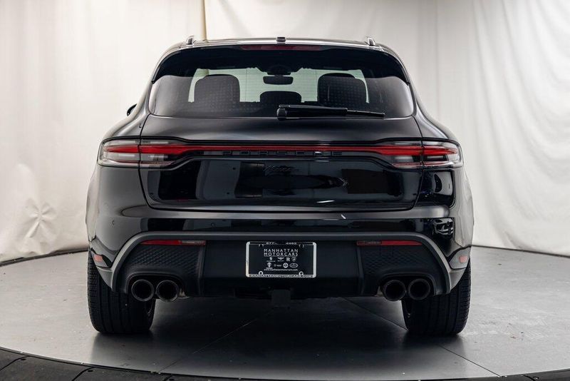 2024 Porsche Macan BaseImage 4