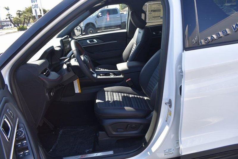 New 2025 Ford Explorer ST-LineImage 14