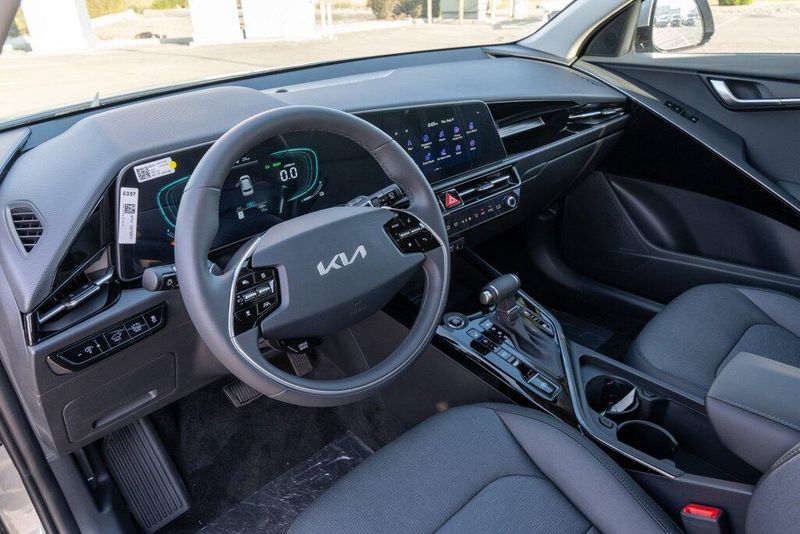 New 2026 Kia Niro SXImage 9