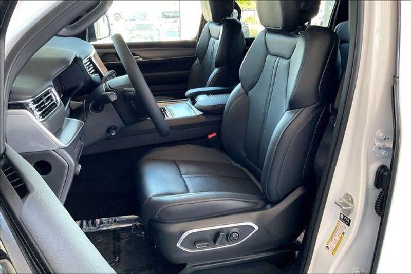 2026 Jeep Grand Wagoneer Limited Altitude 4x4Image 7