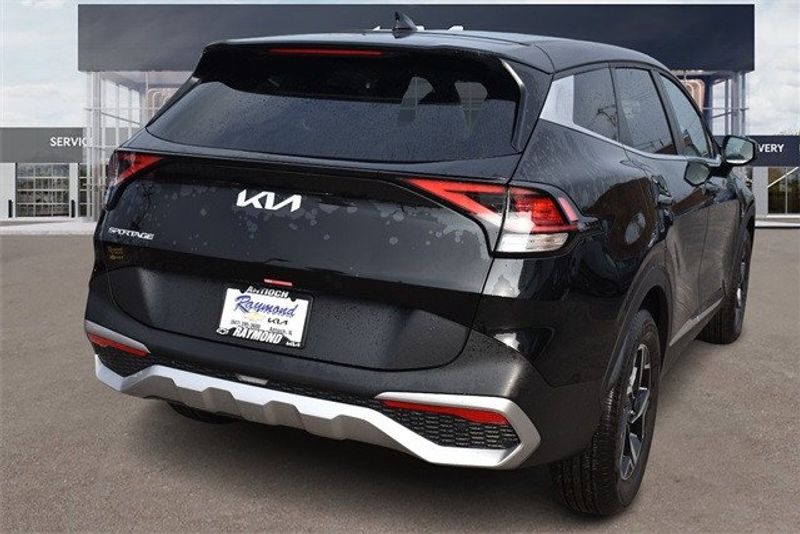 2024 Kia Sportage LXImage 3