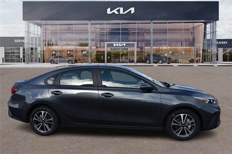 2024 Kia Forte LXSImage 2