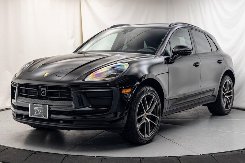 2024 Porsche Macan BaseImage 1