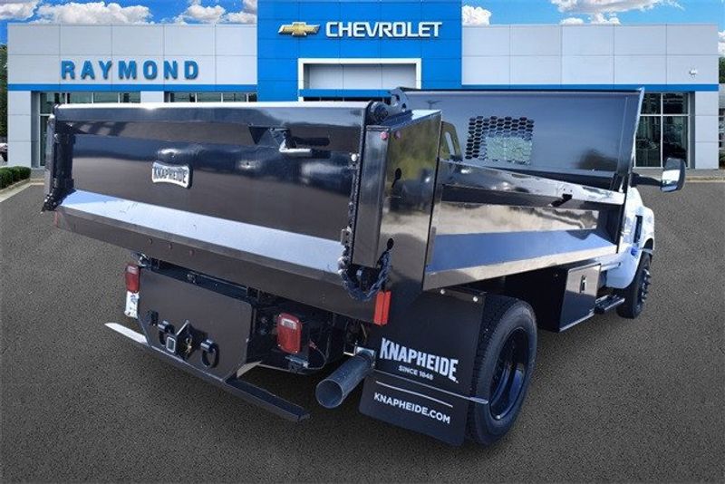 2024 Chevrolet Silverado 5500HD 1WTImage 3