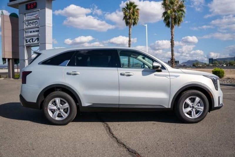 New 2026 Kia Sorento LXImage 8