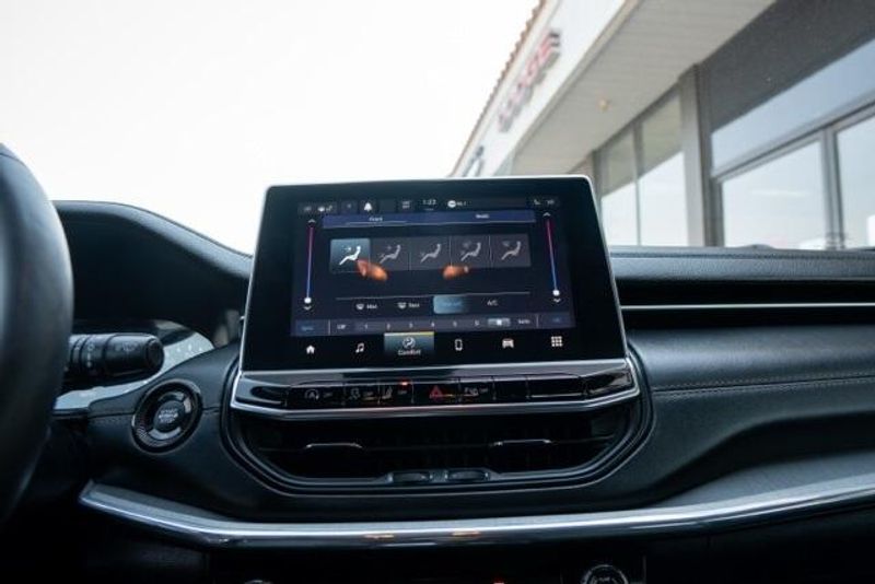 Used 2023 Jeep Compass LimitedImage 17