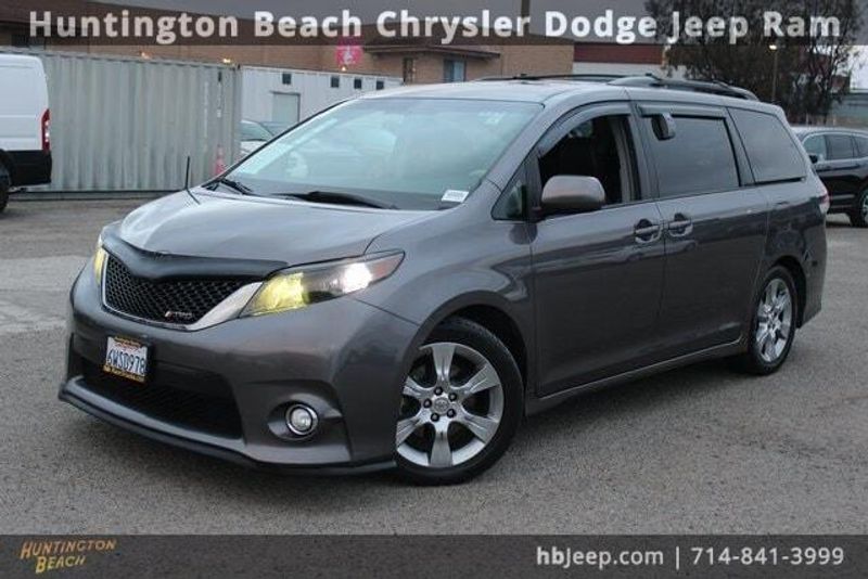 2012 Toyota Sienna BaseImage 11