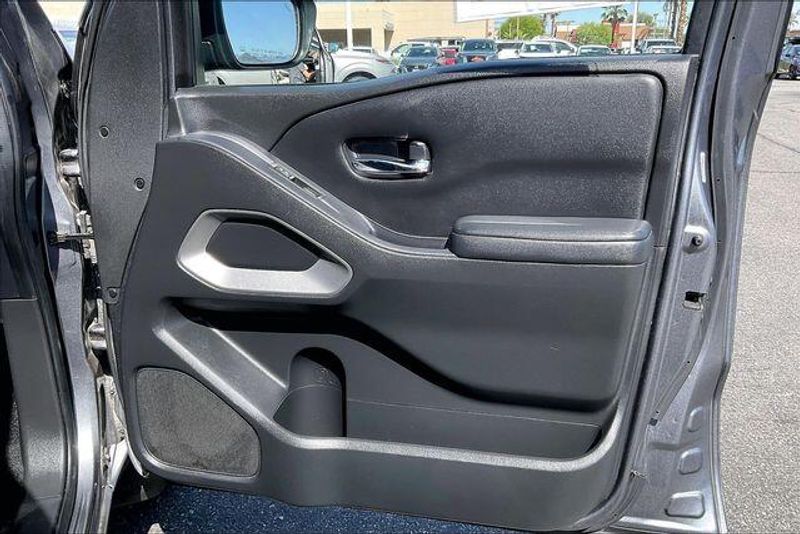 Used 2023 Nissan Frontier SVImage 23