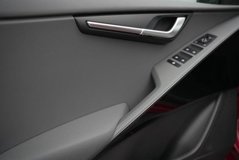 New 2026 Kia Niro EXImage 12