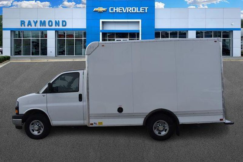 New 2025 Chevrolet Express 3500 Work VanImage 7