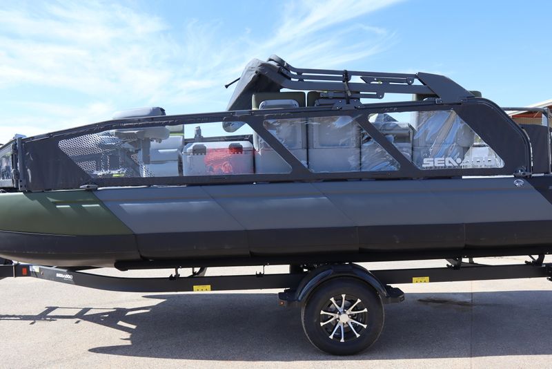 2025 SEADOO SWITCH FISH 21 230HP PAINTED TRAILER WILDERNESS GREEN 