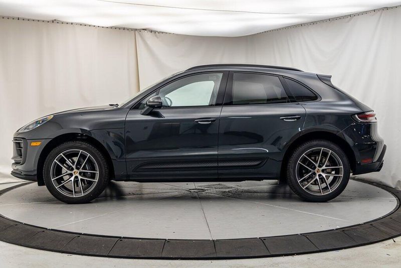 2024 Porsche Macan BaseImage 2