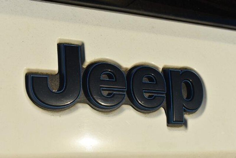 Used 2020 Jeep Grand Cherokee LaredoImage 13