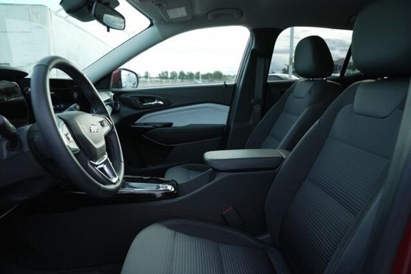 Used 2024 Chevrolet Trax LTImage 12