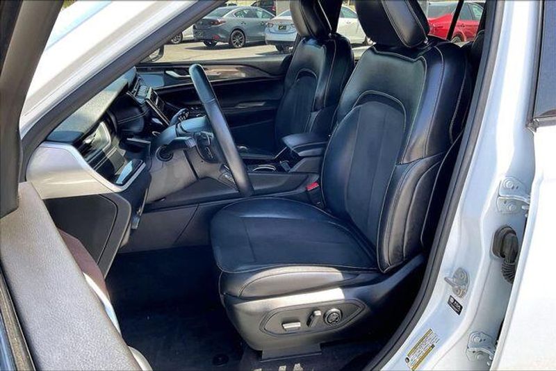 Used 2021 Jeep Grand Cherokee L AltitudeImage 24