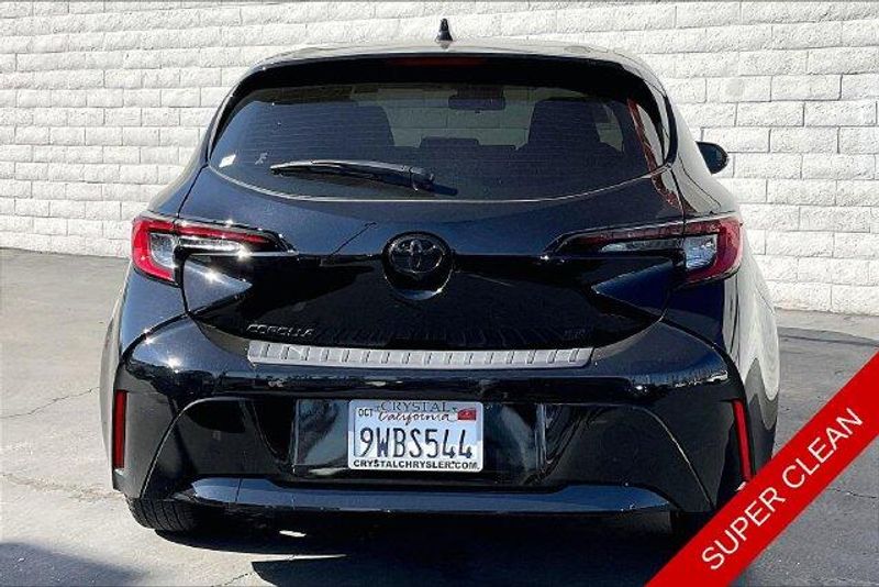 Used 2025 Toyota Corolla Hatchback SEImage 3