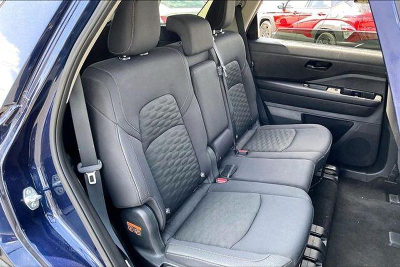 Used 2025 Nissan Pathfinder SVImage 26