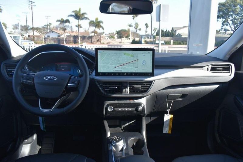 2025 Ford Escape Plug-In Hybrid BaseImage 11