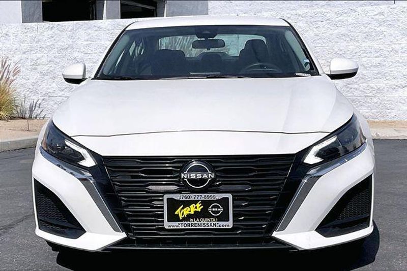 Used 2023 Nissan Altima 2.5 SVImage 2