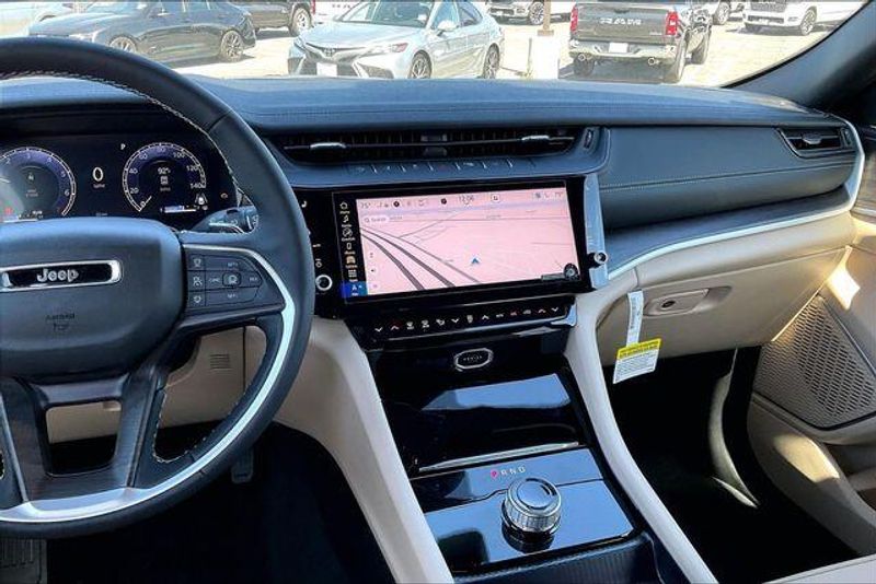 New 2026 Jeep Grand Cherokee Limited 4x2Image 5