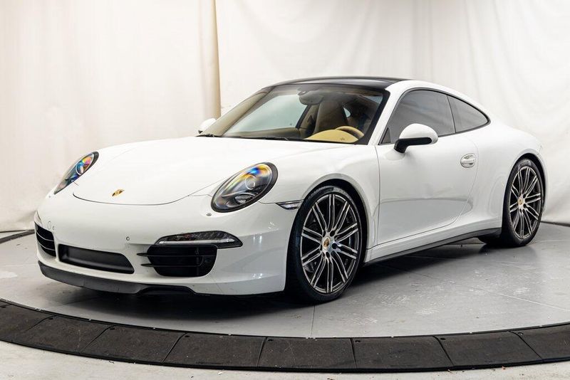 2015 Porsche 911 Carrera 4SImage 1