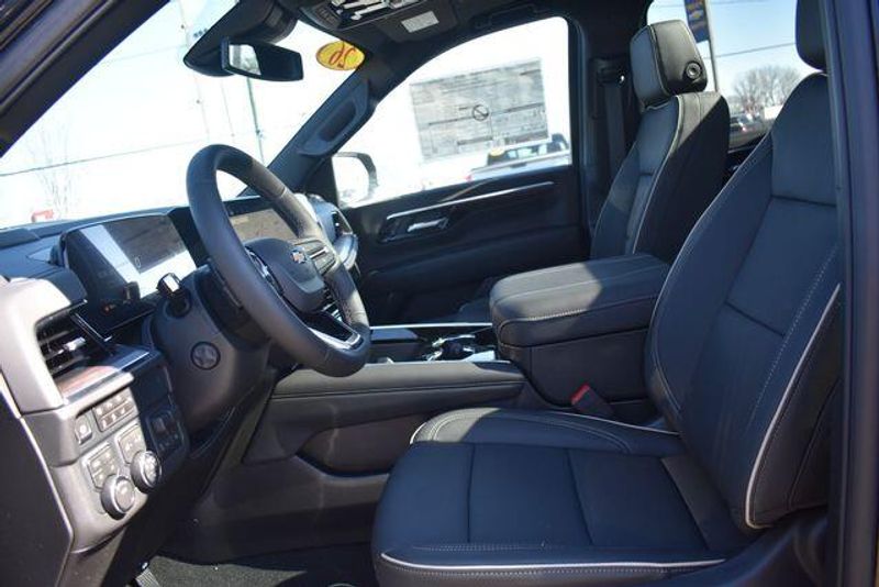 New 2026 Chevrolet Suburban PremierImage 32