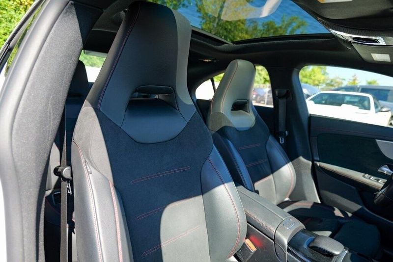2022 Mercedes Benz CLA 250 photo 33