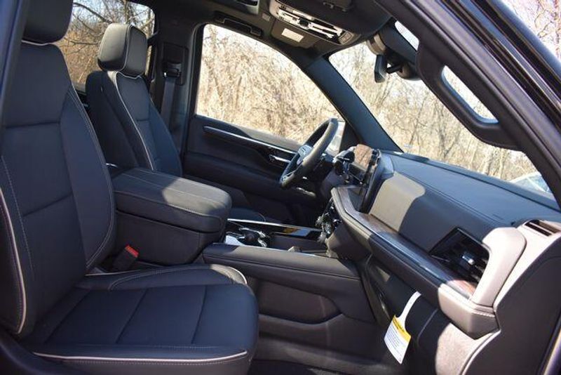 New 2026 Chevrolet Suburban PremierImage 17