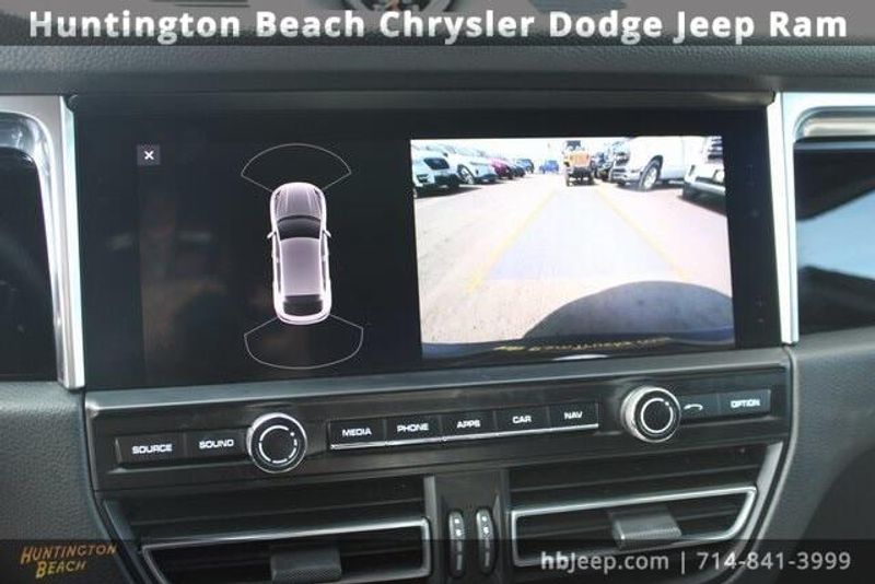 2020 Porsche Macan BaseImage 27