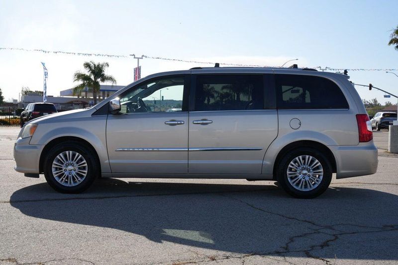 Used 2012 Chrysler Town & Country LimitedImage 4