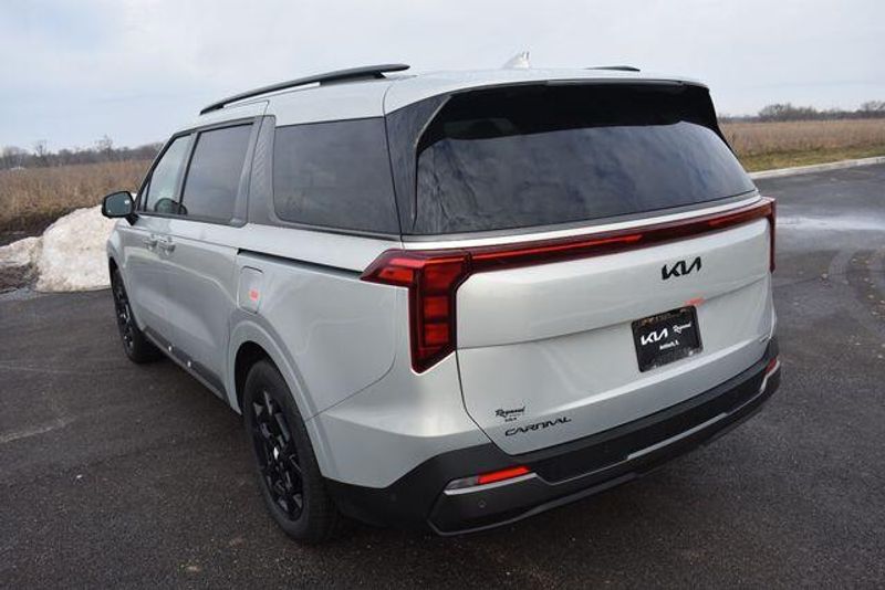 New 2026 Kia Carnival Hybrid SXImage 6